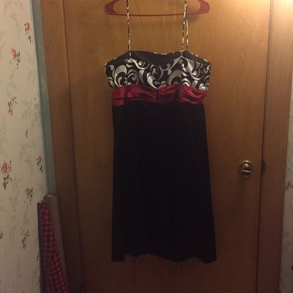 Formal gown - Picture 3 of 3
